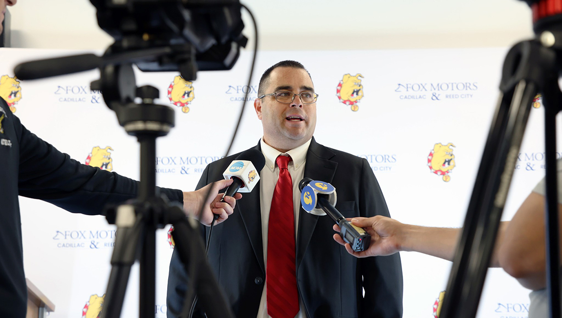 FEATURE: New Ferris State men&rsquo;s basketball coach Bobby Pietrack says he&rsquo;s a &lsquo;DII lifer&rsquo; looking forward to building champions