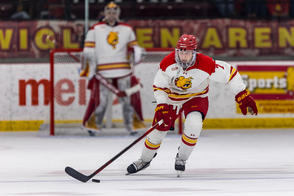 Wildcats Skate Past Bulldogs Friday In Marquette