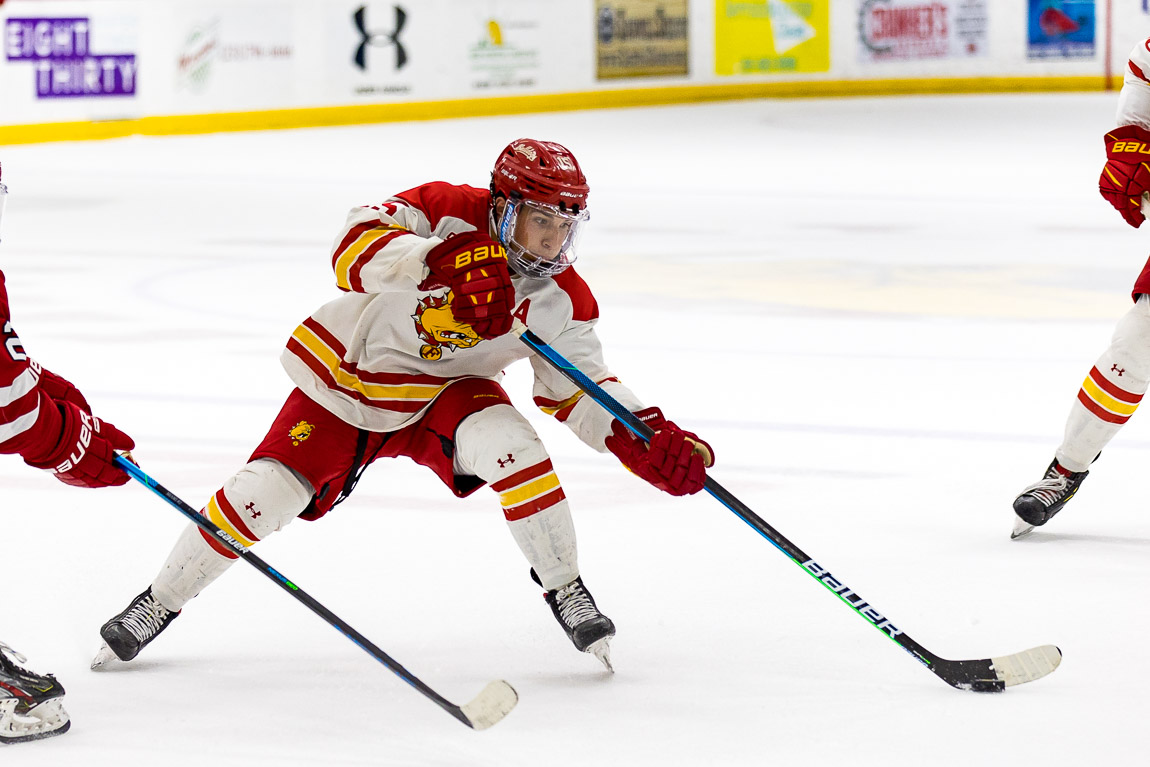 Bulldogs Fall To Tommies To Split Series