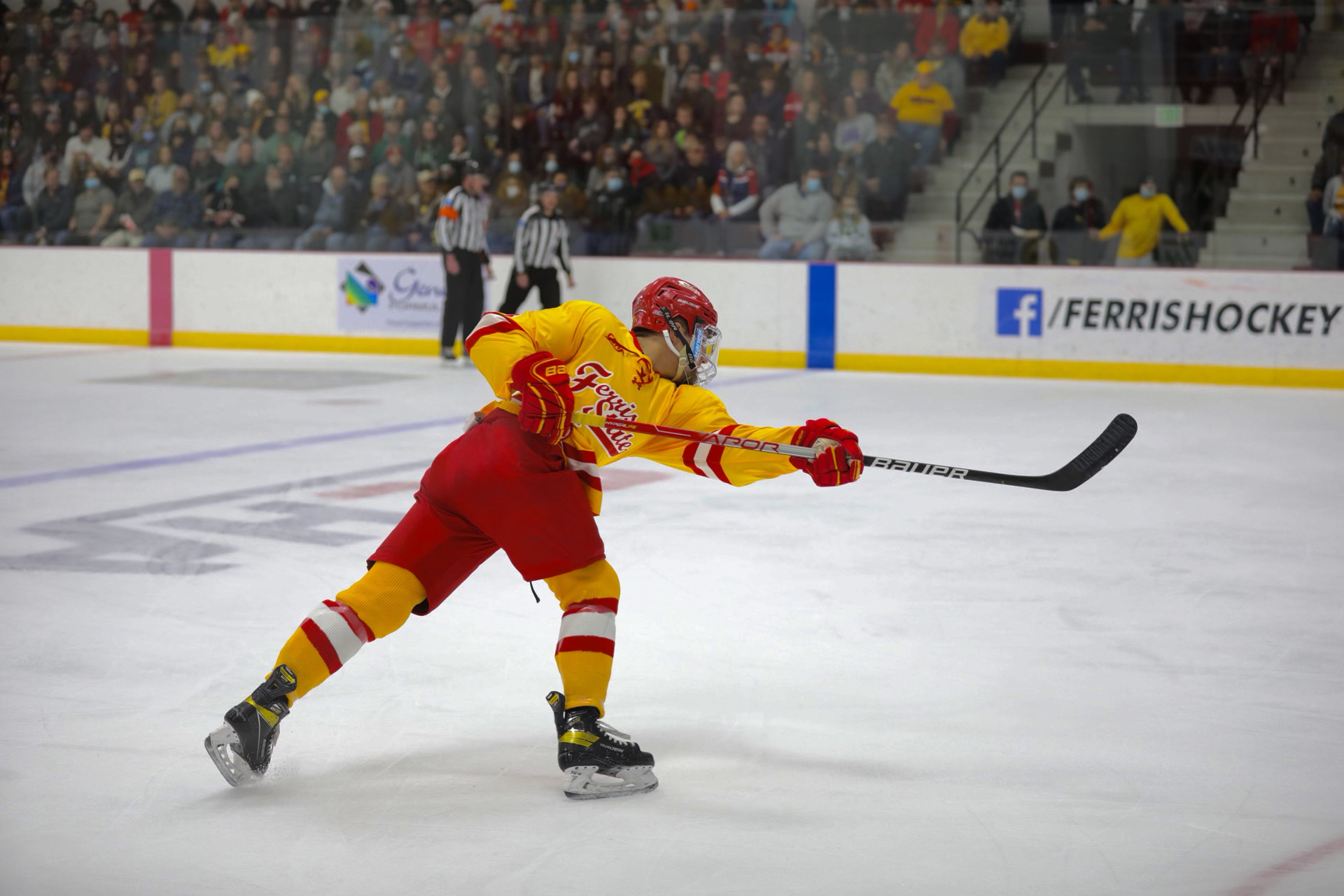 Bulldogs Battle But Fall To Spartans In Front Of Sold Out House