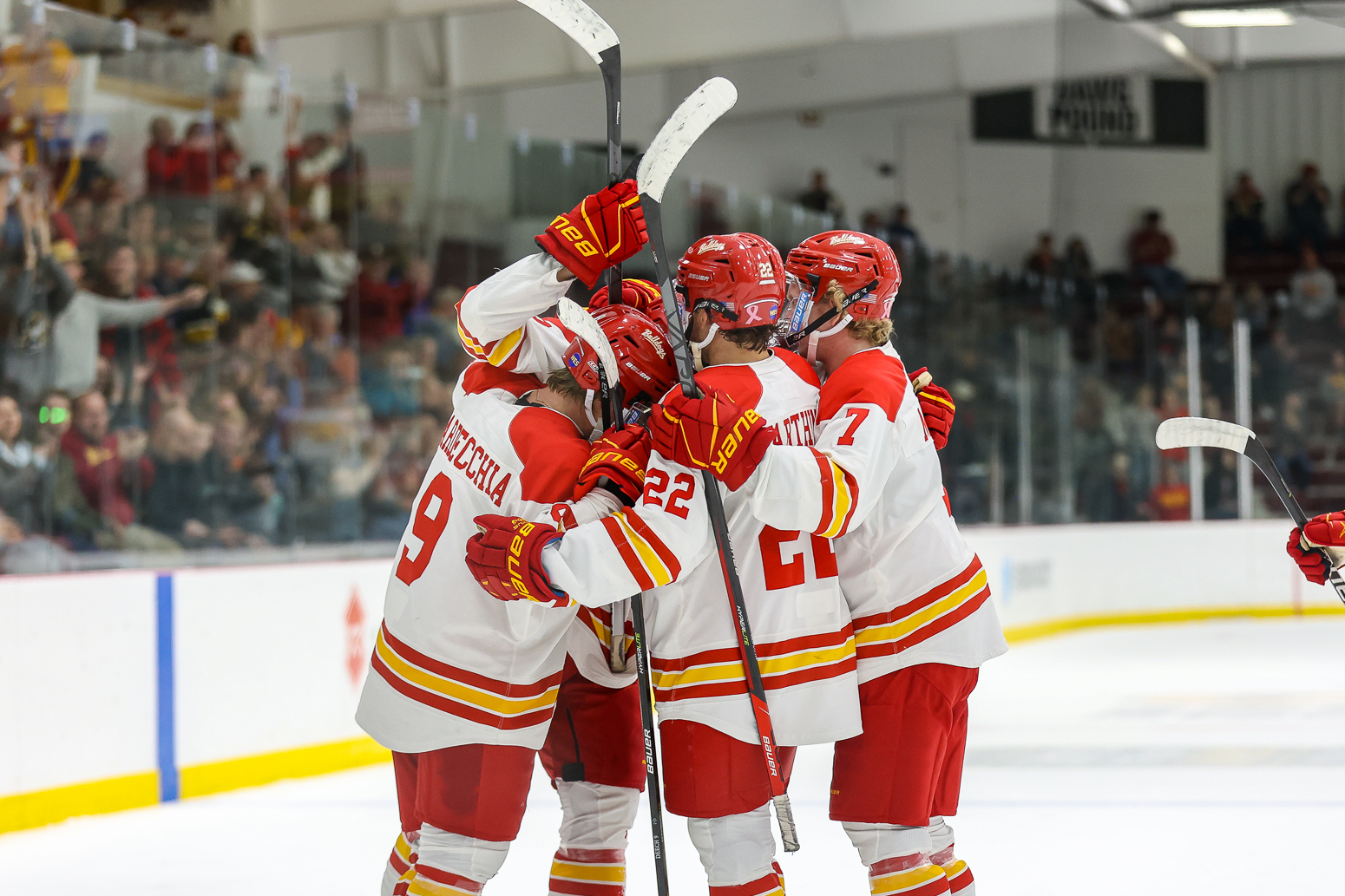 Bulldogs Win OT Thriller Over St. Thomas To Open CCHA Play