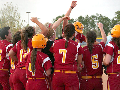 Bulldog Softball Wins GLIAC Tourney Opener