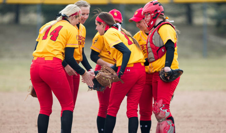Strong Pitching Lifts Tiffin Past Bulldogs In GLIAC Softball Doubleheader