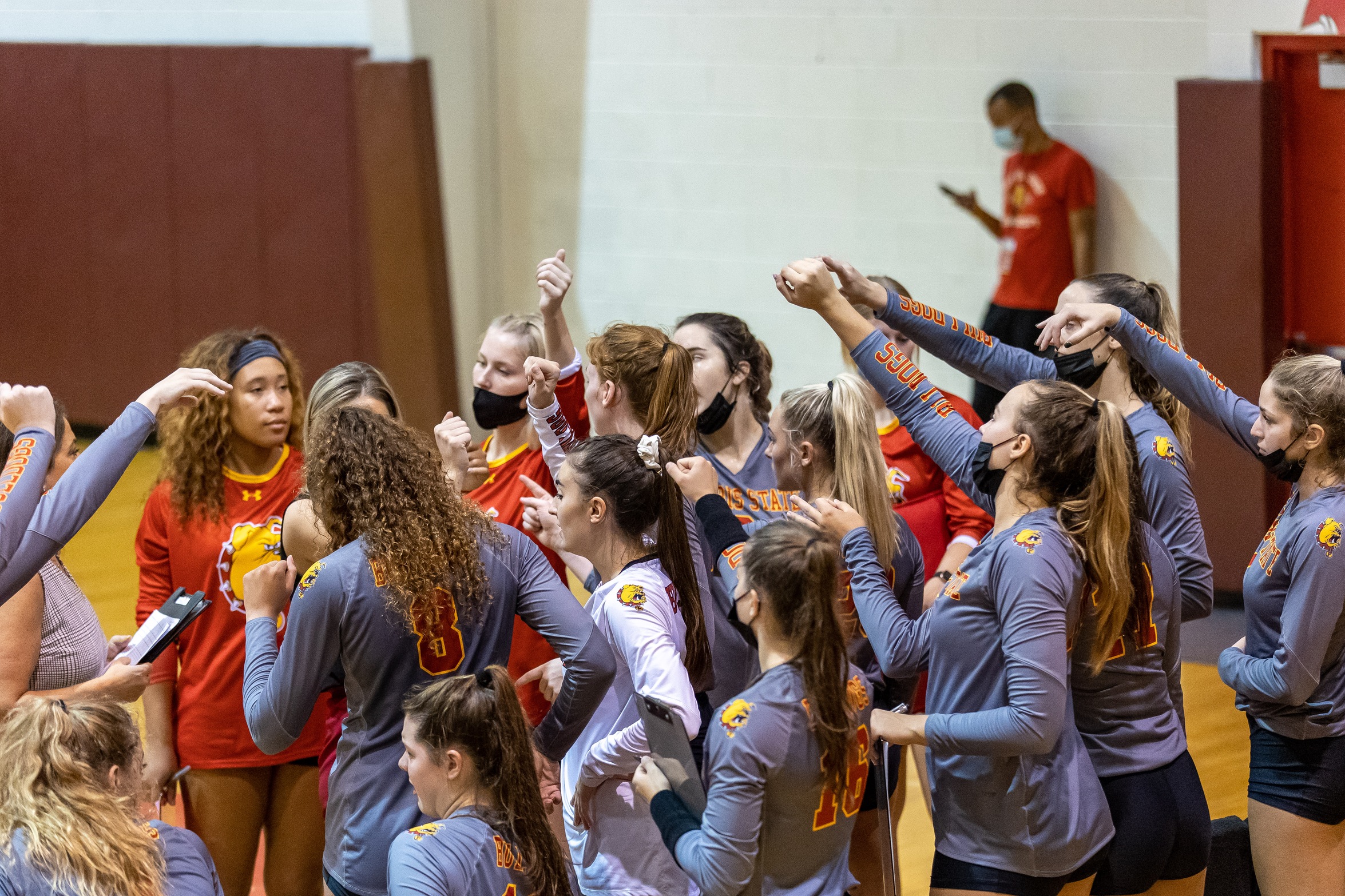 Bulldogs Celebrate Last Ever Regular Season Match In Ewigleben Arena With Sweep Of Lakers