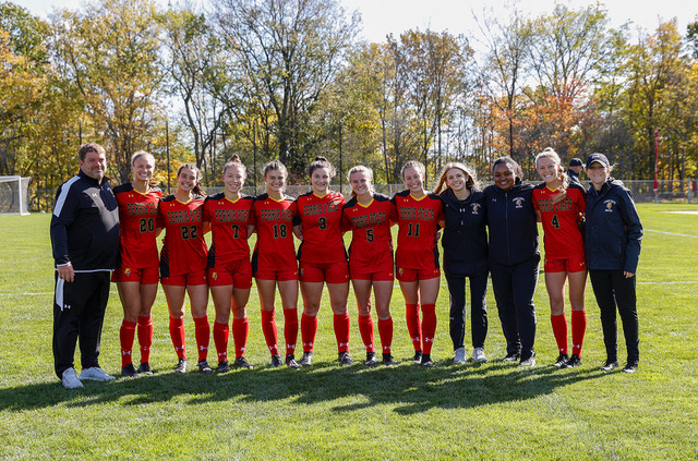 Bulldogs Blitz Rangers On Senior Day