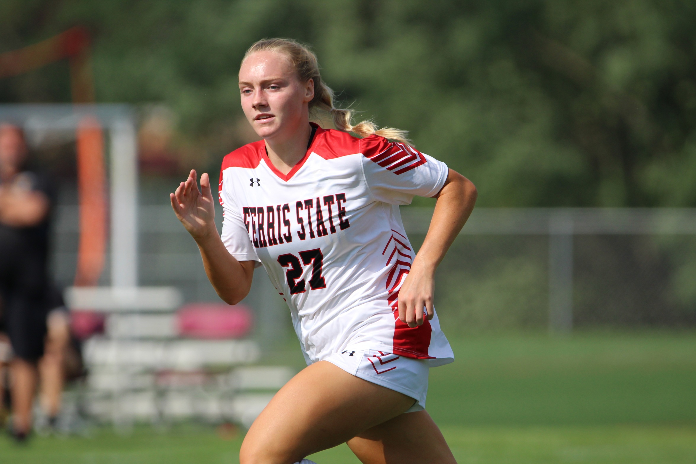 Bulldogs Fall In Defensive Battle to Eagles
