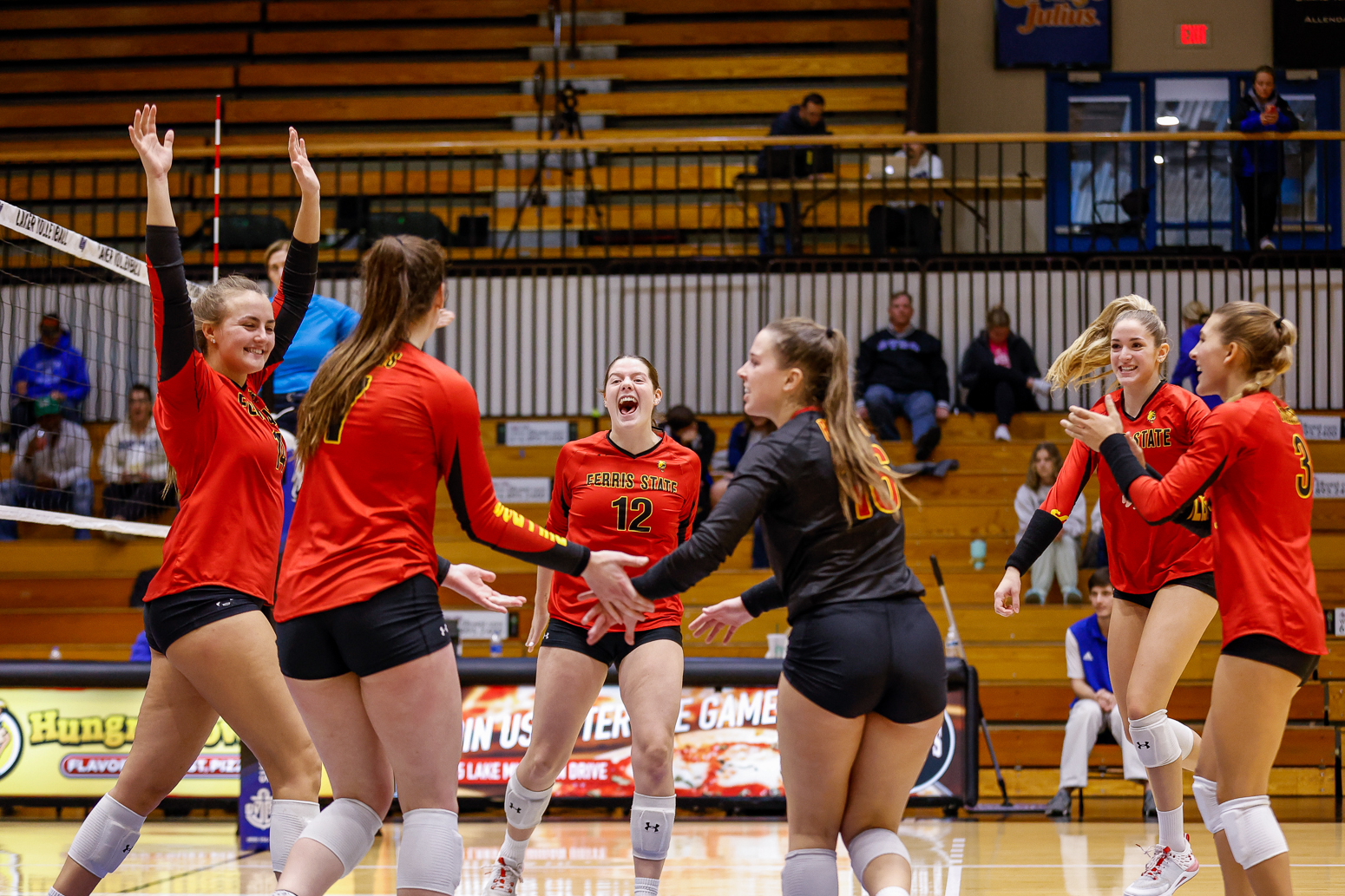 Ferris State Volleyball Opens Midwest Regional Crossover With Two Wins